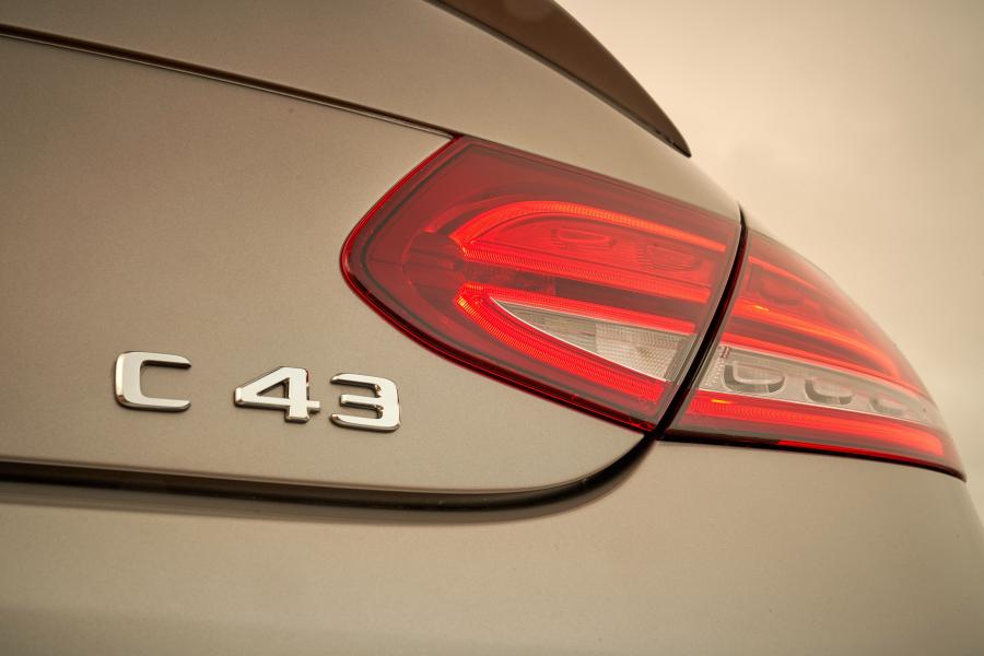 Логотип Mercedes-AMG C43 4Matic Coupe (C205) 2018 года  (UK) (фото 30 из 40)